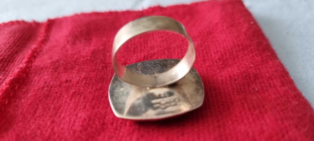 Anel em prata quadrado