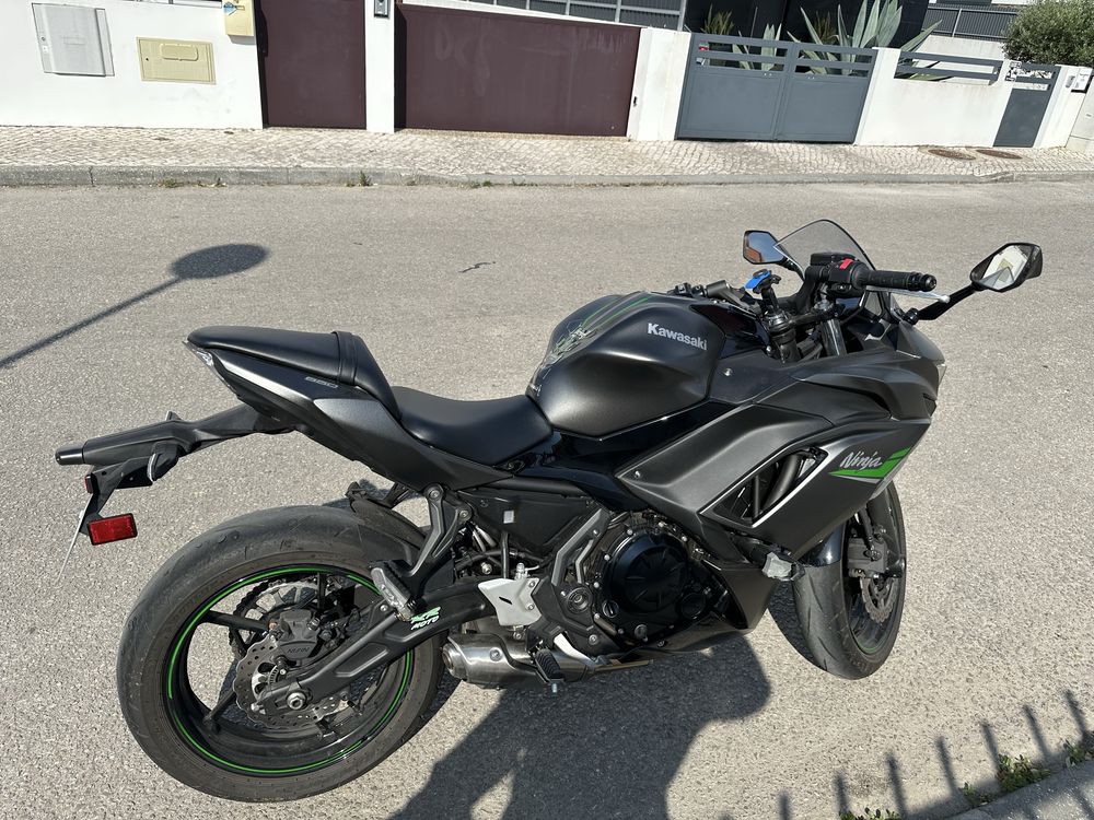 Vendo kavasaki Ninja 650 de 2023