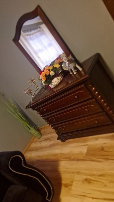 Komoda retro z toczonymi kolumnami