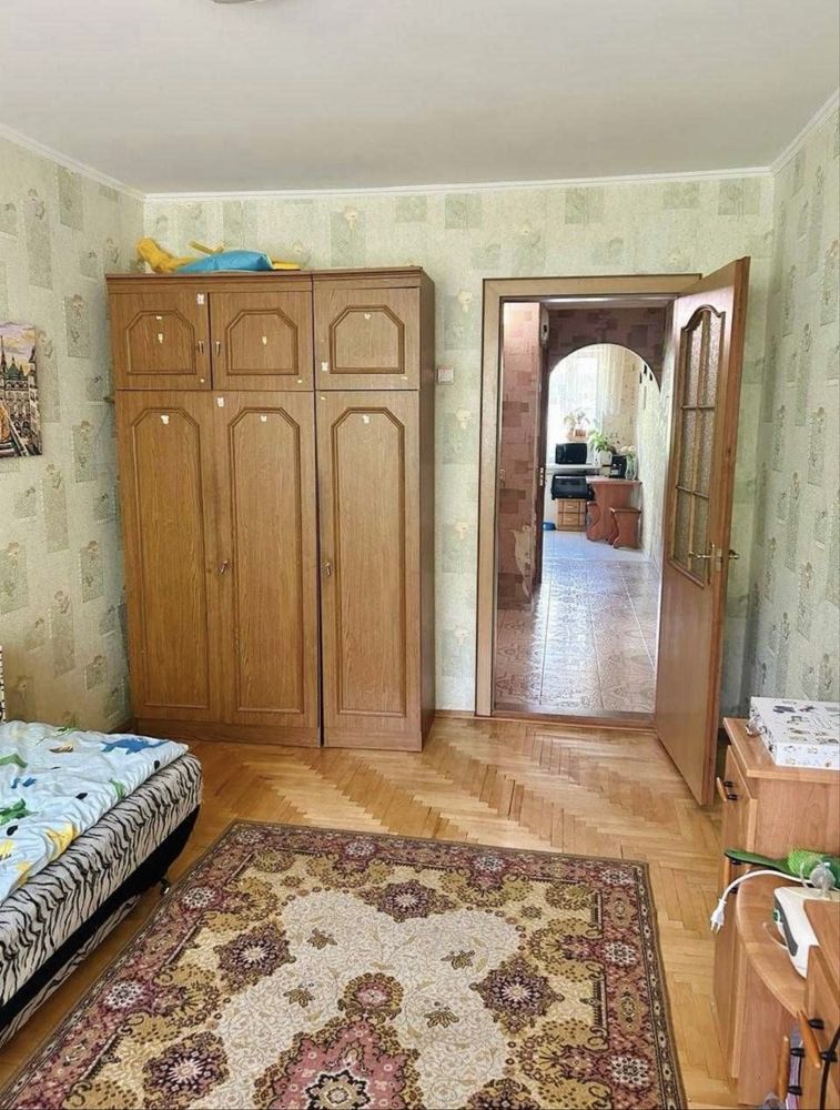 Продам дуже гарну квартиру у хорошому районі. Можна під програми