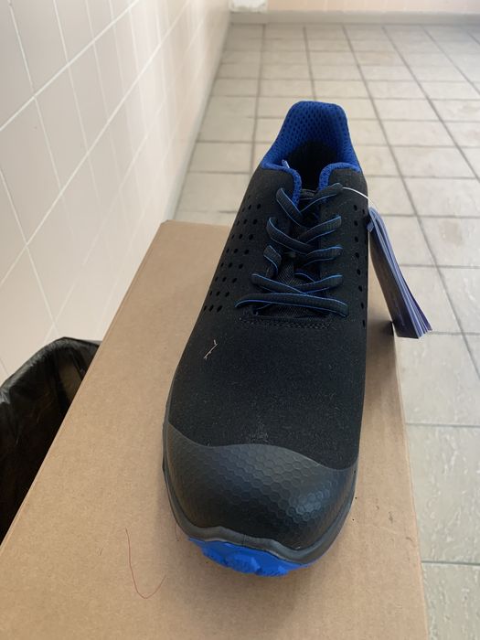 Sapatos lavoro novos