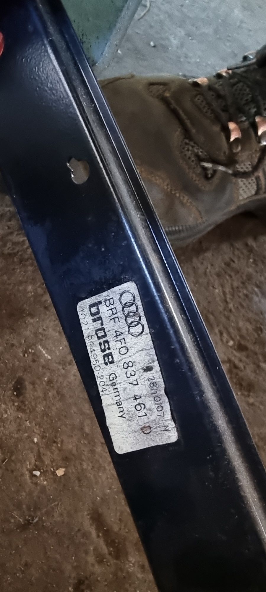 Audi a6 c6 ramka drzwi przód lewy z szybą oryginał
