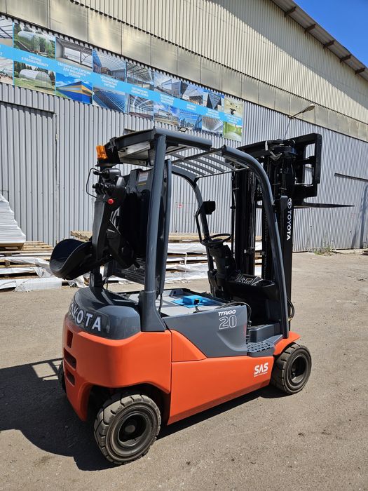 Електронавантажувачі Toyota з Li-ion АКБ. Вилочные погрузчики Тойота