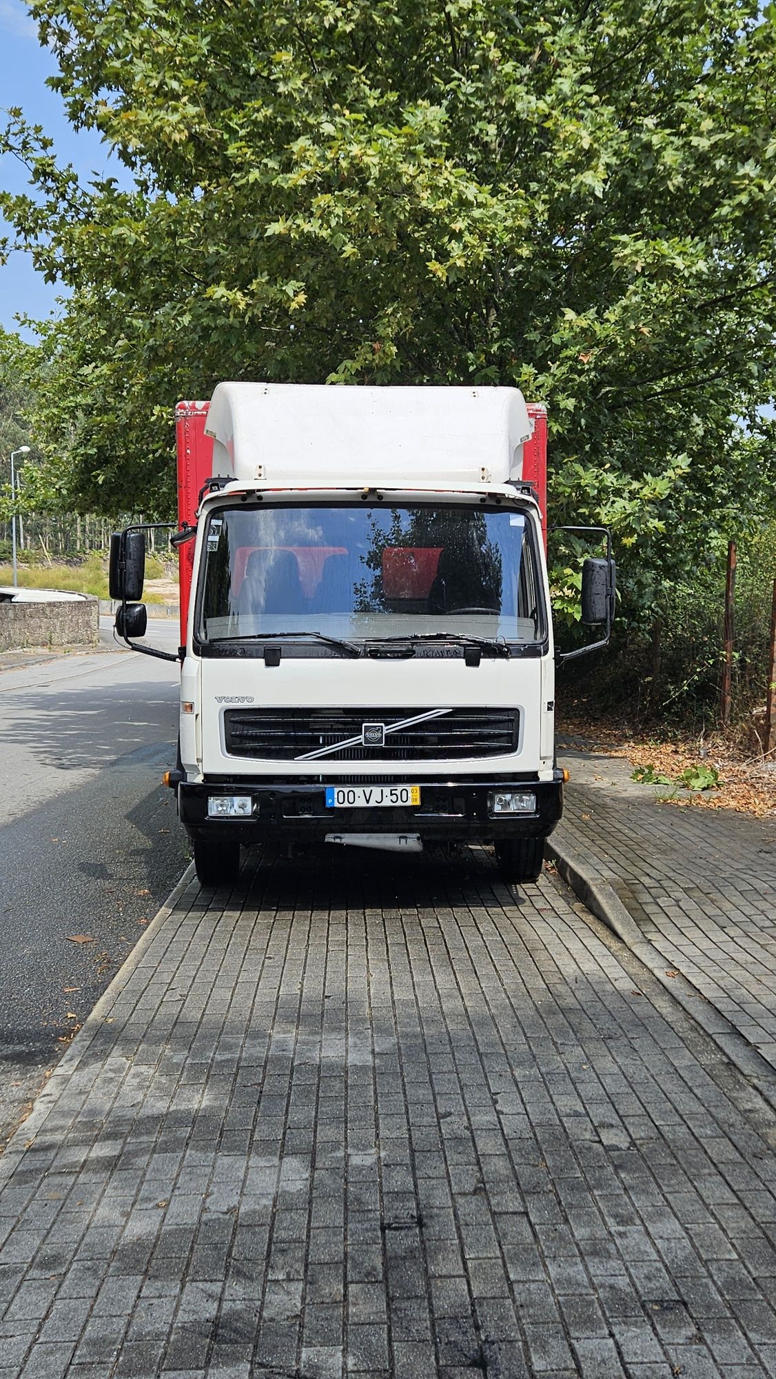 Volvo FL6 180 ano 2003
