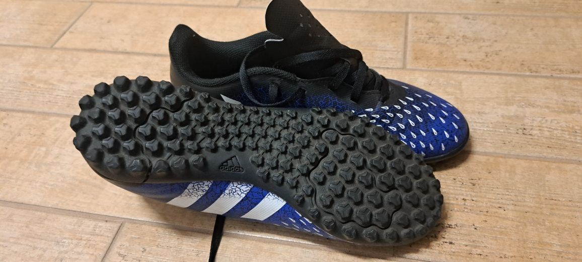 Buty piłkarskie korki rozm.38 Adidas