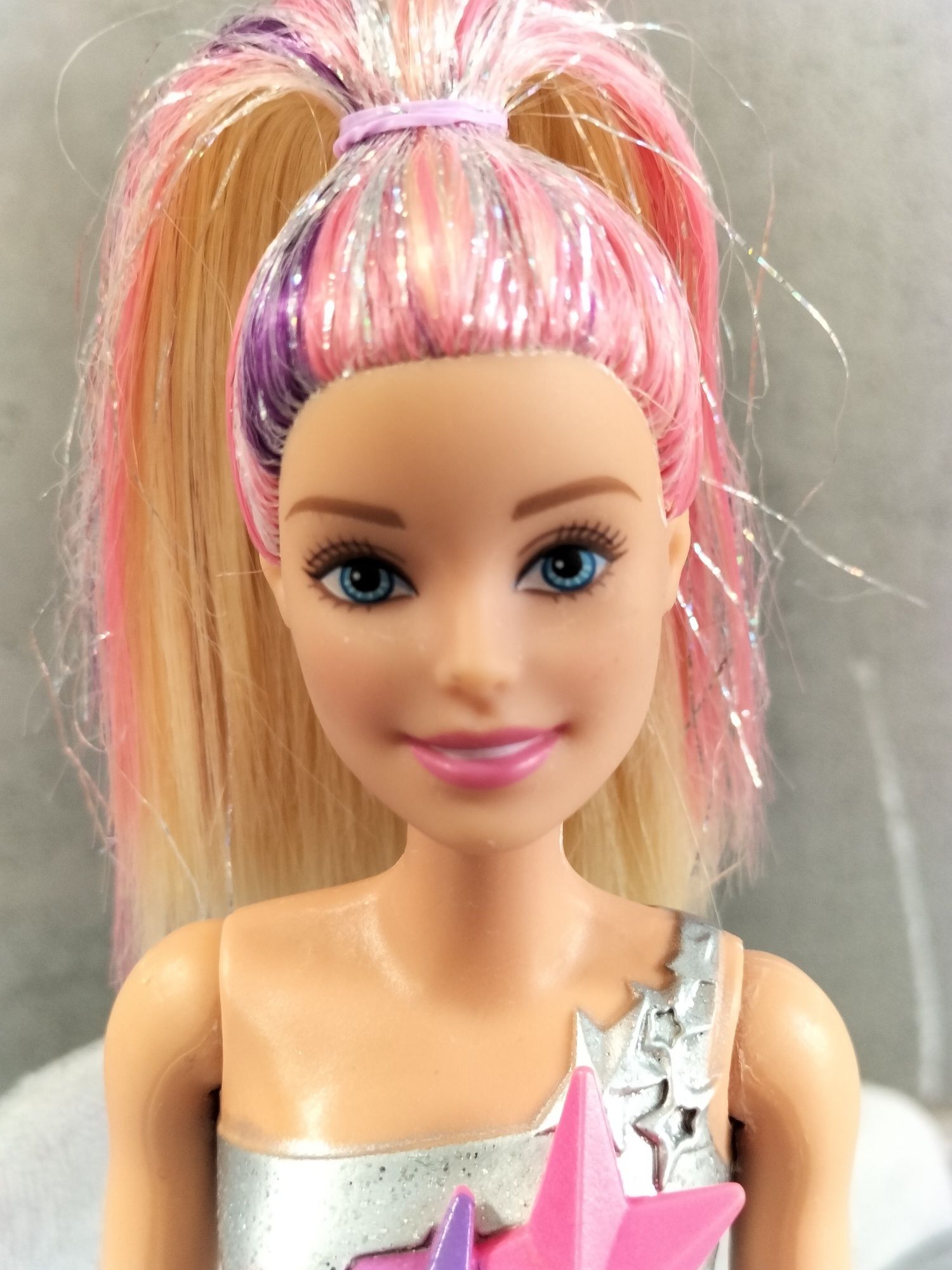 Lalka Barbie Gwiezdna Przygoda GLT25 Mattel srebrny kostium superbohat
