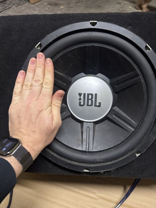 Продам сабвуфер с усилителем JBL