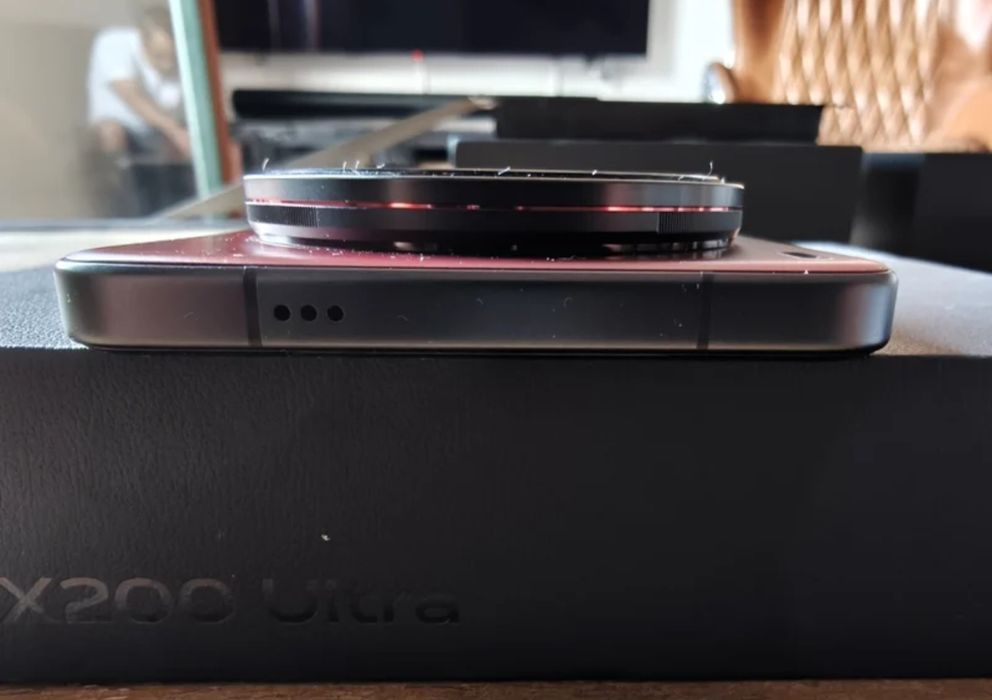 Vivo X200 ultra red