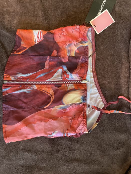 Kolorowy top na jedno ramię PrettyLittleThing
