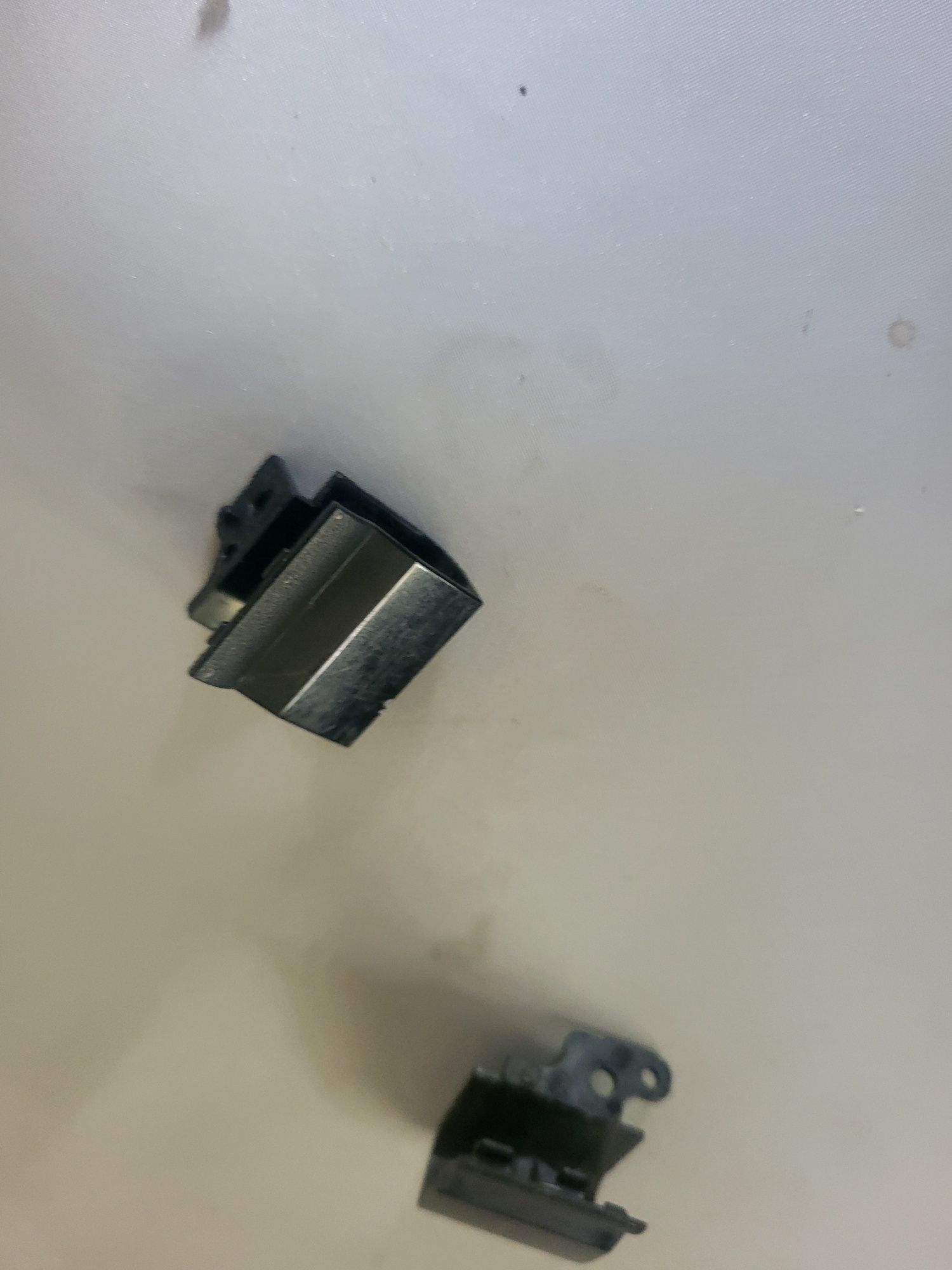 Sprzedam zaślepki do zawiasów do laptopa HP Compaq CQ58
