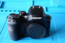 Aparat fotograficzny Samsung NX30 z obiektywem 18-55