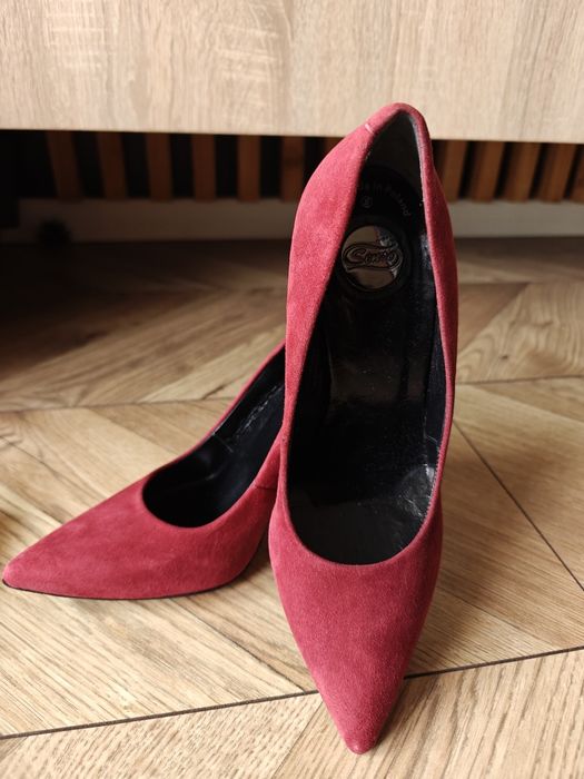 Czerwone szpilki zamszowe Senso