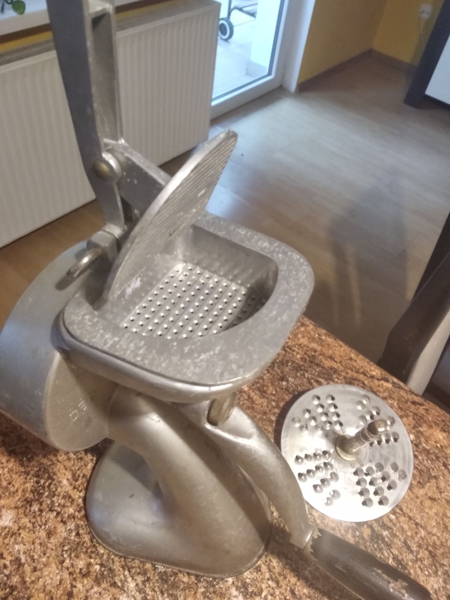 Sprzedam wyciskarkie do owoców lub czosnku