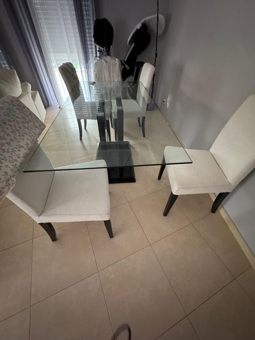 Vendo mesa de vidro sem cadeiras