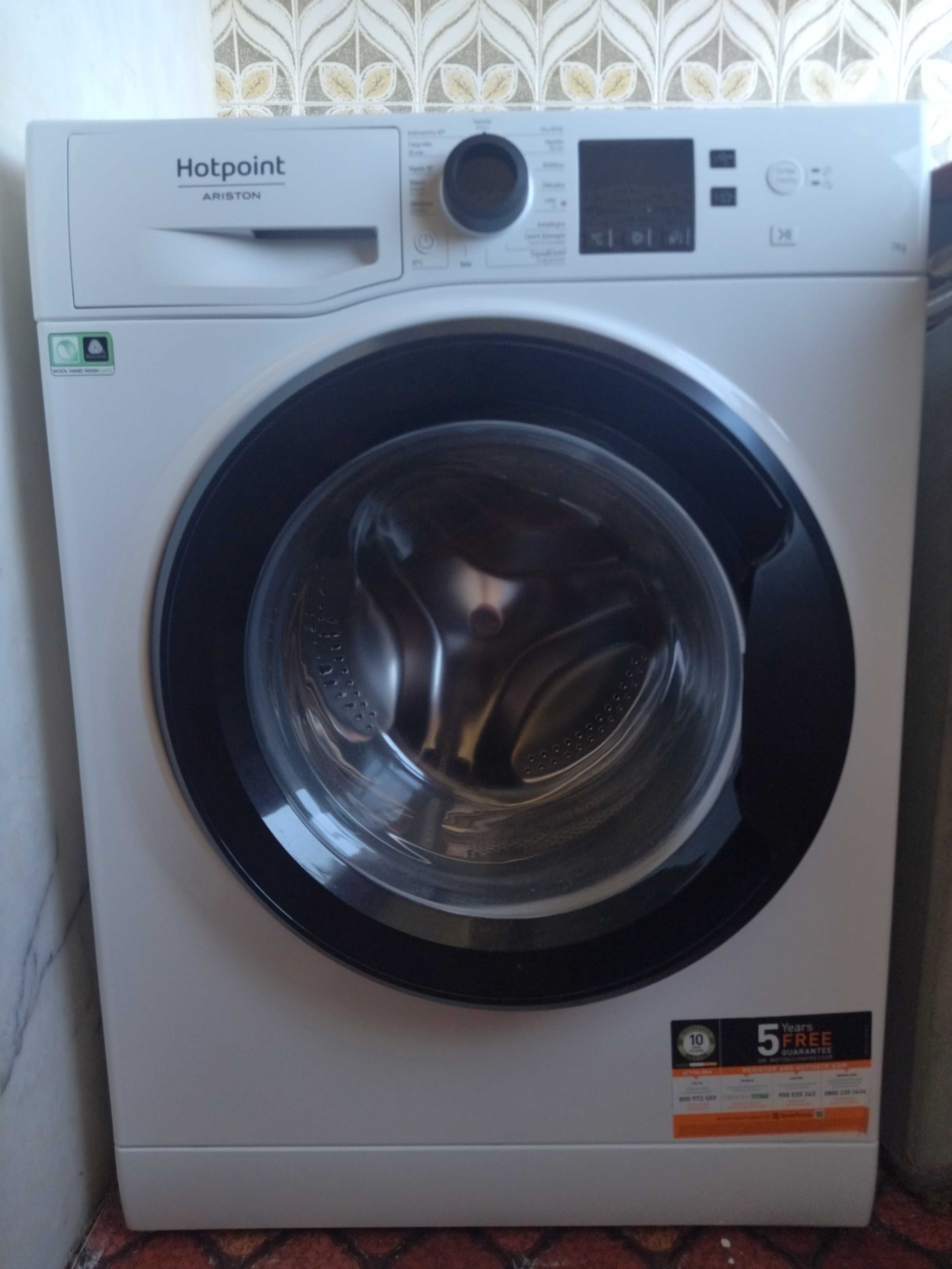 Máquina de lavar roupa marca HOTPOINT praticamente NOVA 7 KG