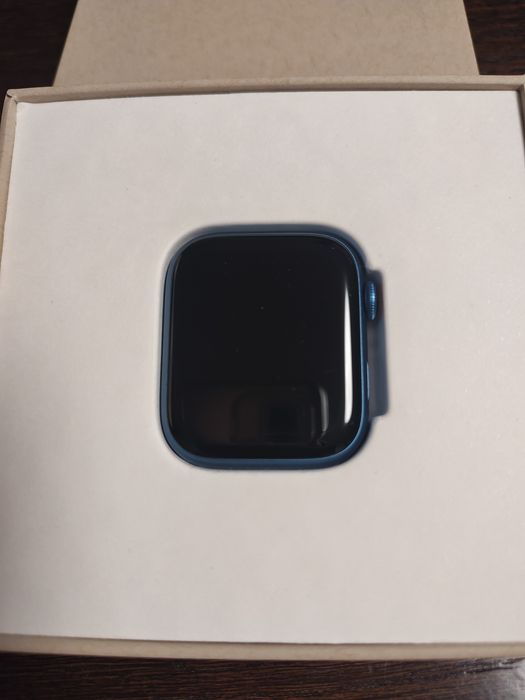 Apple Watch 7 GPS + cellular, koperta 45 mam z aluminium