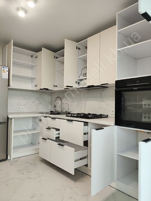 При замовленні кухні стільниця в подарунок