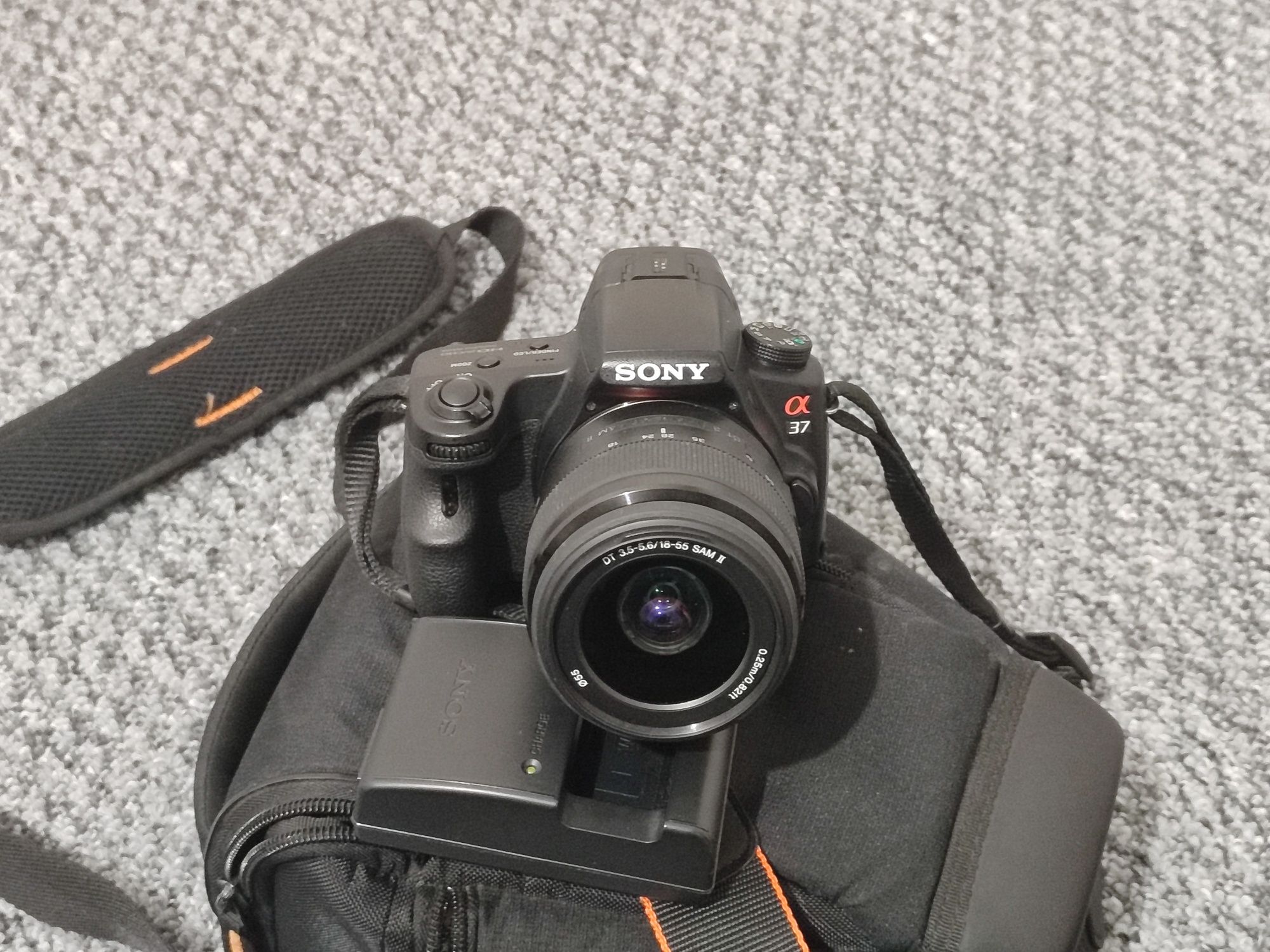 Фотоаппарат Sony Alpha A-37 + вспышка Nissin DI866 mark ||