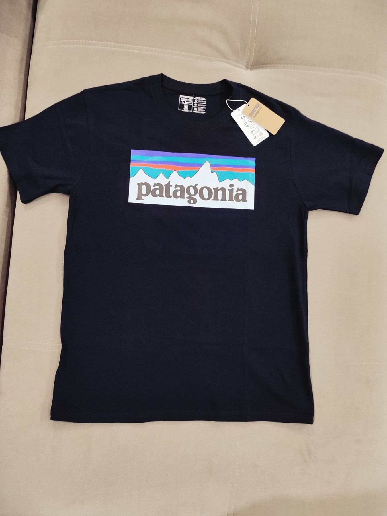 Футболка Patagonia чорна та біла