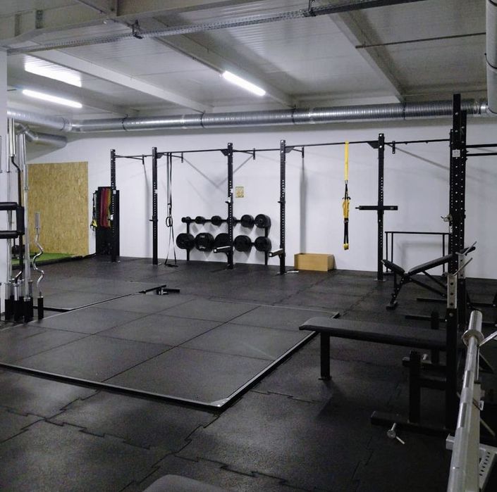 Brama wall Rig Racks klatka corssfit silownia