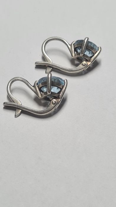 Продам серебрянные серёжки с топазом