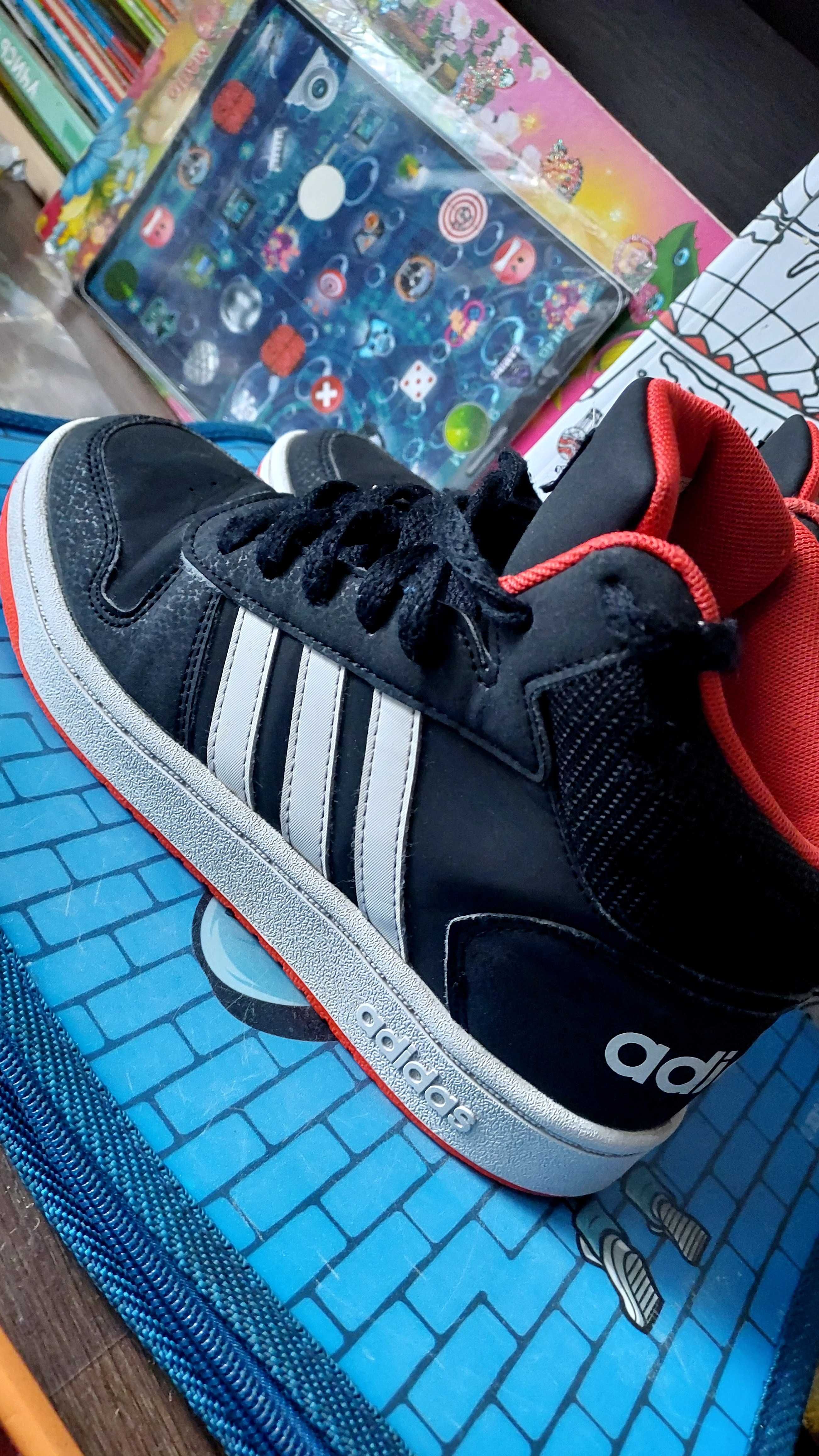 Ботинки  демисезонные Adidas оригинал 34 р