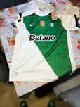T-shirt sporting