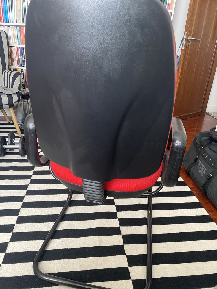 Cadeira Escritorio em excente estado.