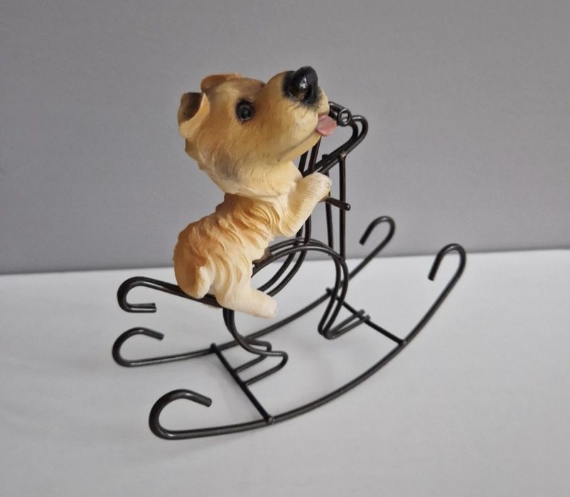 Figurka ozdobna pies na bujanym koniku