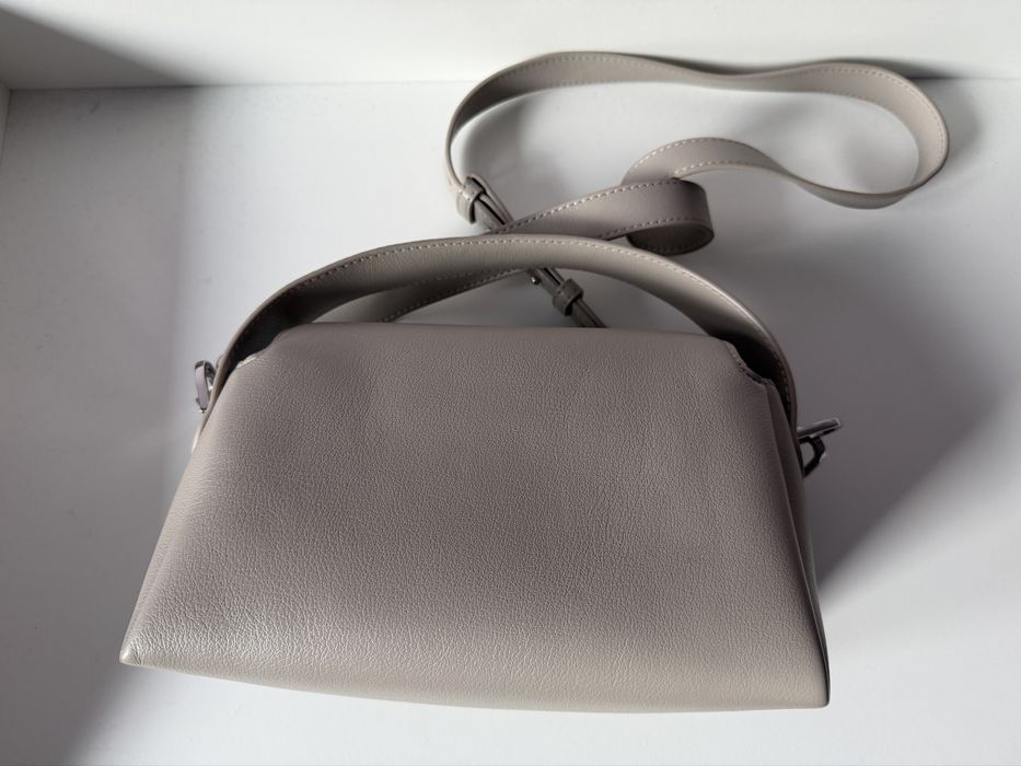 torebka przez ramię w kolorze taupe TOUS Bloom