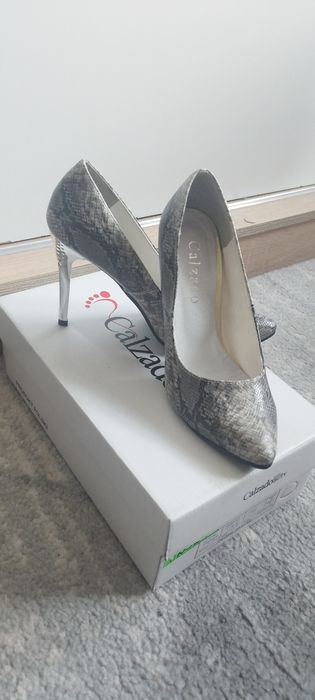 Wężowe szpilki Calzado