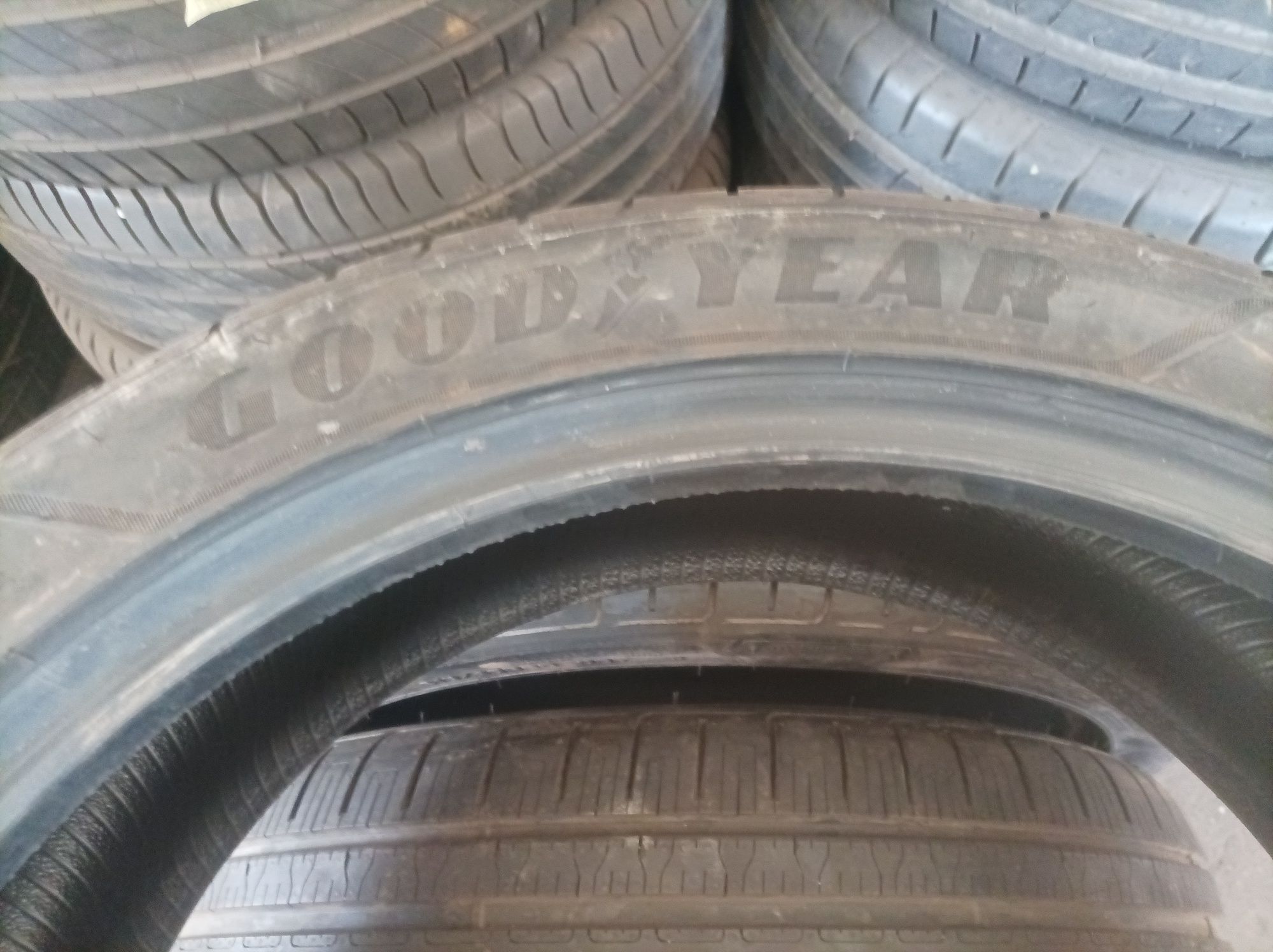 Goodyear letnie 215/45 R20