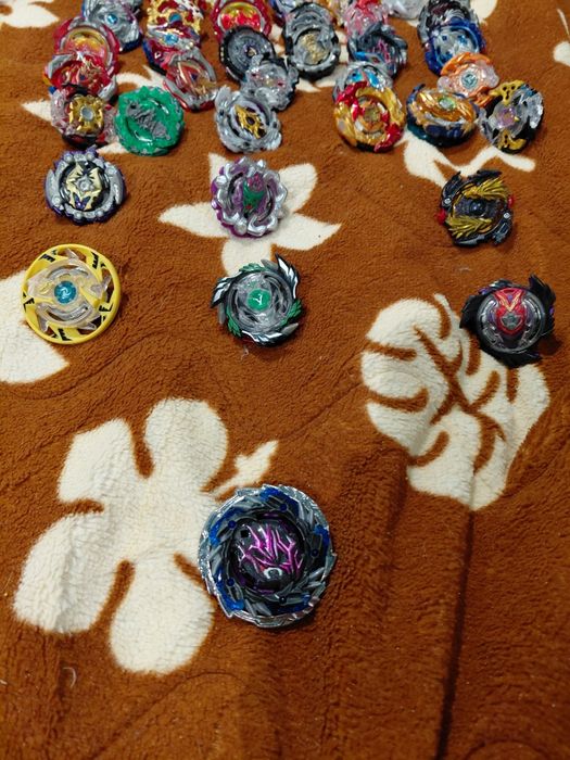 Продам волчки Beyblade