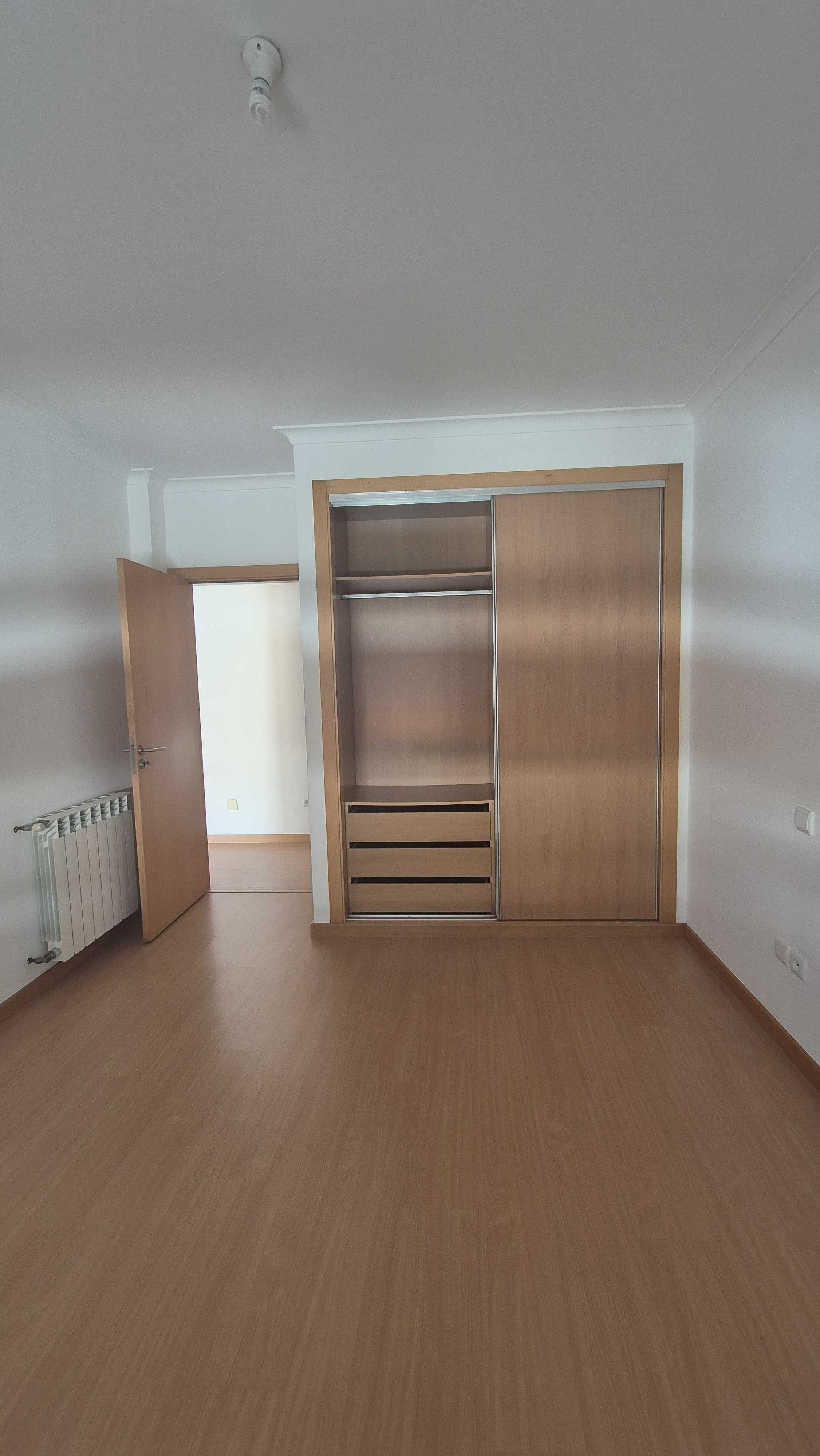 Apartamento T2 com garagem Santa Clara Coimbra
