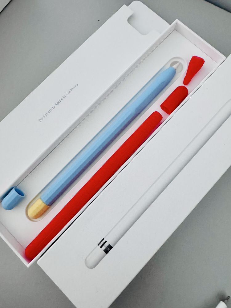 Apple pencil 1 б/в + чохли у подарунок