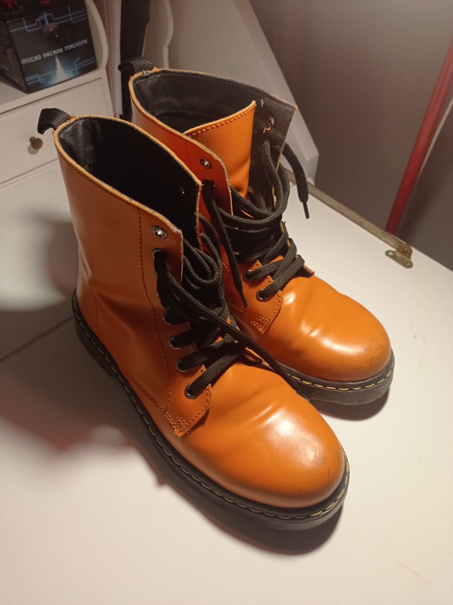 Botas laranja docmartins