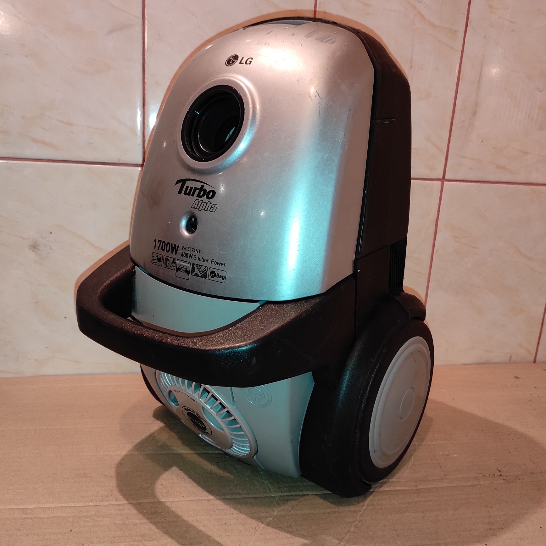 Пылесос LG 1700w V-C5574NT под ремонт