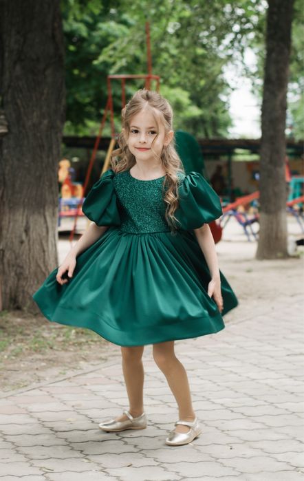 Сукня на свято або випускний