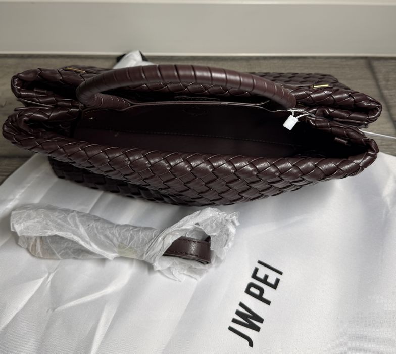 Сумка JW PEI Elora Woven Tote Bag коричневая