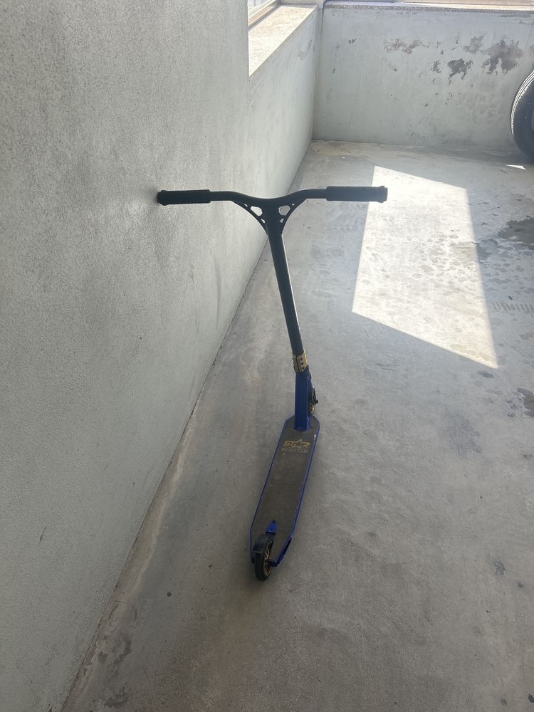 Freestyle stunt scooter