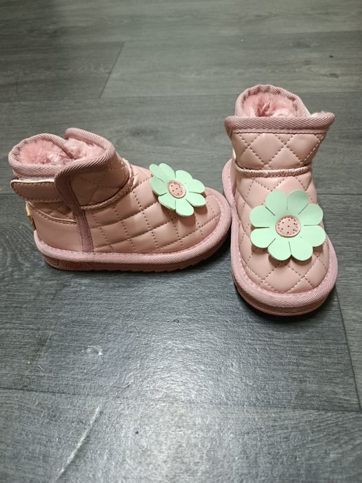 Зимове взуття для дівчинки