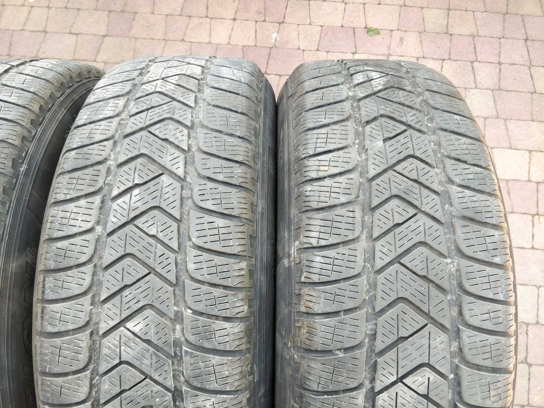 3061. Opony zimowe 215/65/17 Pirelli 4-4.5mm 2020r cena za 4szt