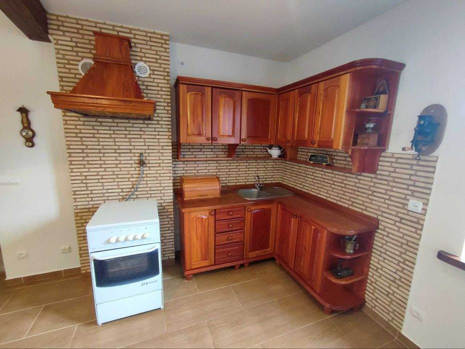 Довгострокова оренда  2 поверхового будинку на вул. Коротка 3