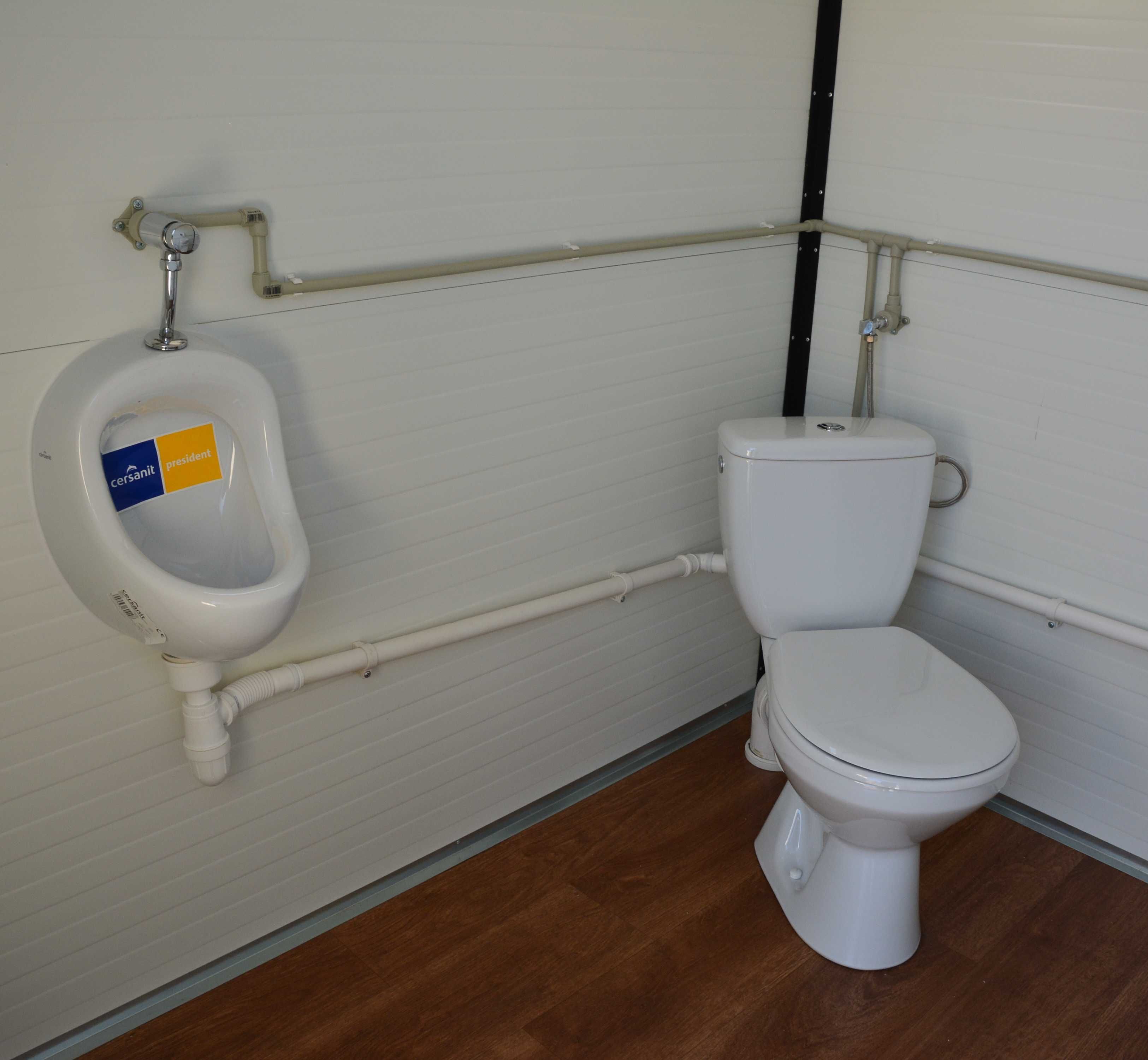 KONTENER SANITARNY 2×2 m z pojemnikiem na fekalia – WC, prysznic itd.