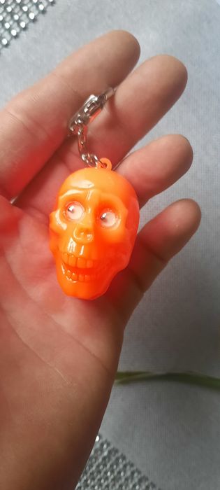 Breloczek prl czaszka zezolek