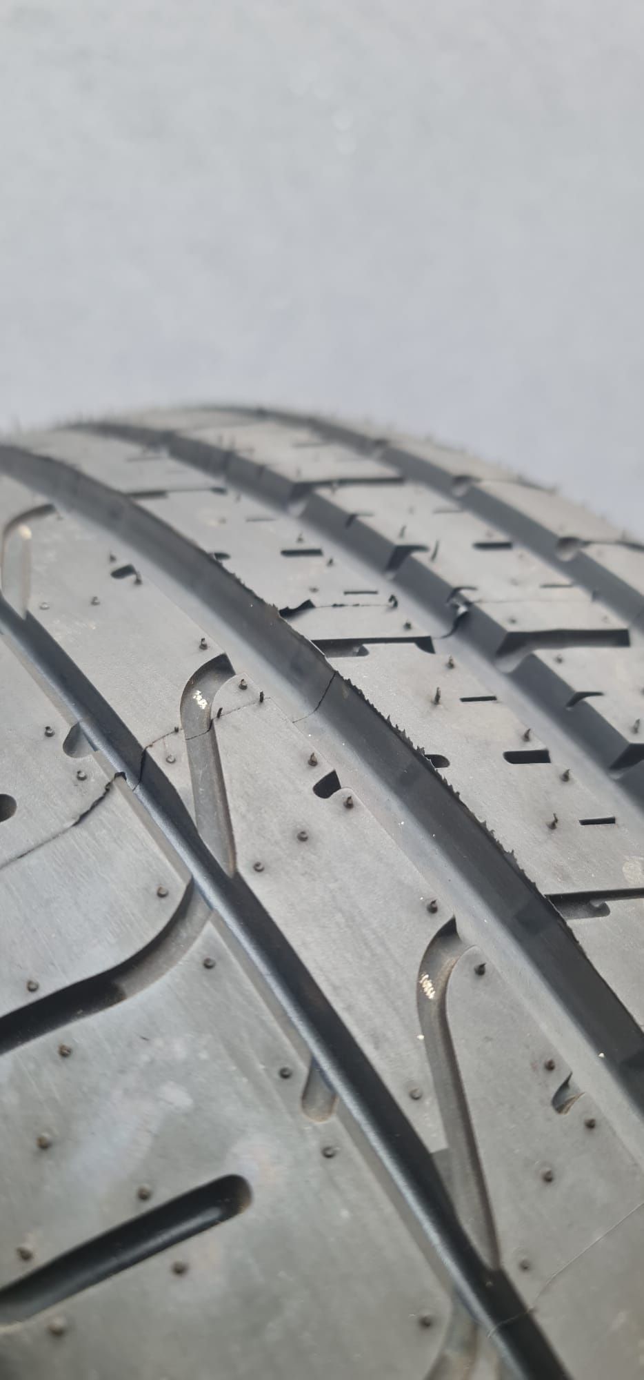 225/40/19  Pirelli opony Nowe powystawowe