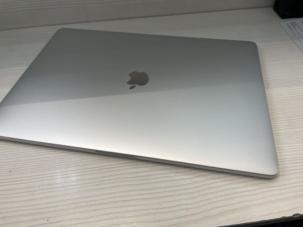 MacBook Pro A1707  Core i7 RAM 16Gb