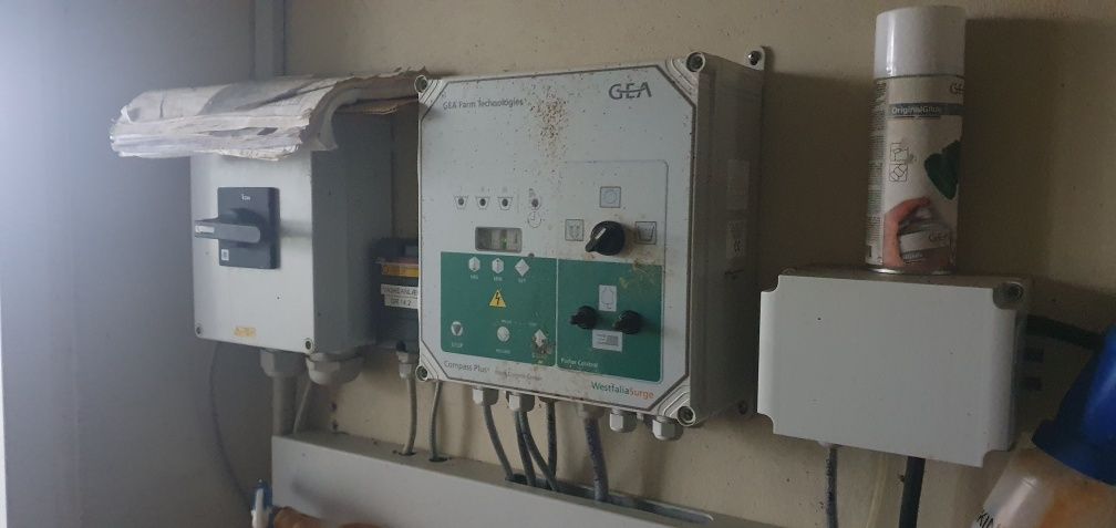 Karuzela udojowa GEA AutoRotor Global 48 hala robot delaval lely