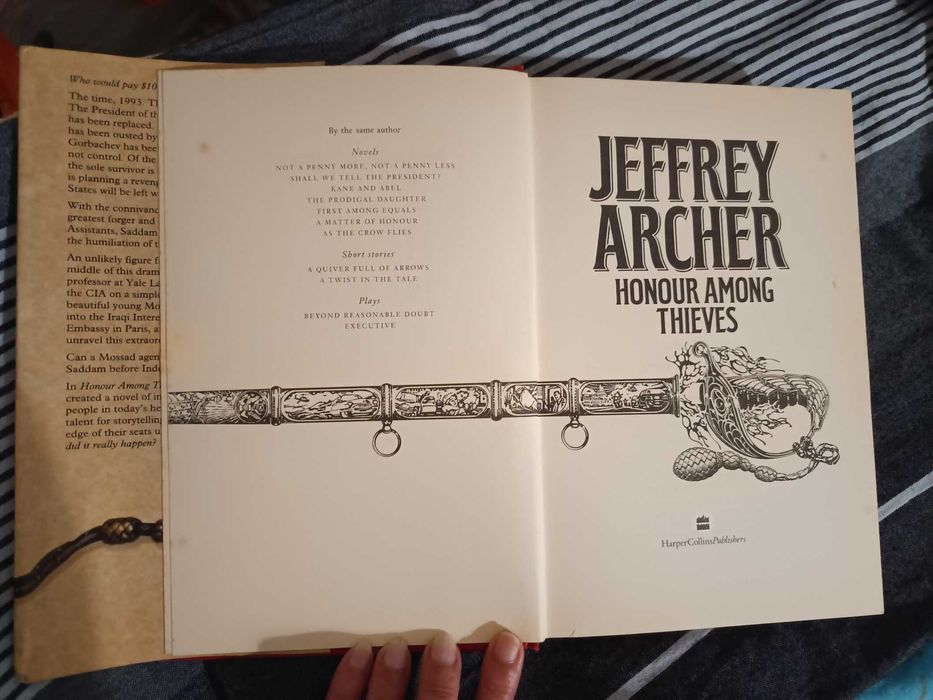"Honour Among Thieves" de Jeffrey Archer - Ref.: L - 3