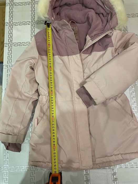 Зимова дівчача куртка